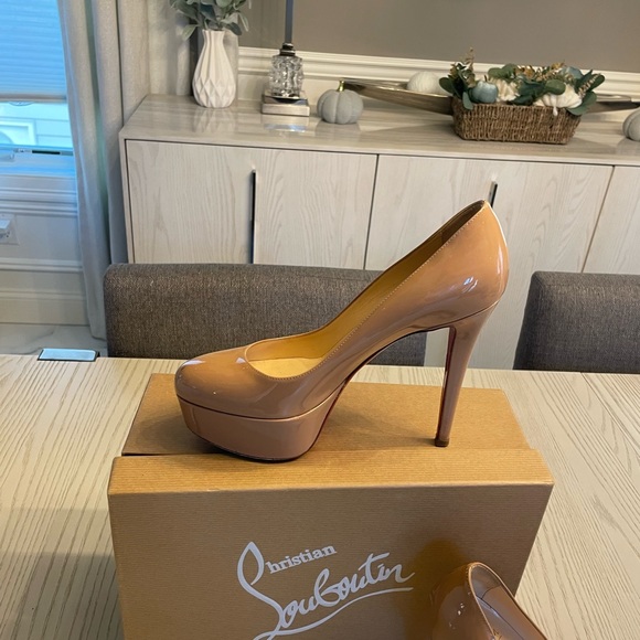 Beautiful authentic Christian louboutin heels - Picture 3 of 10